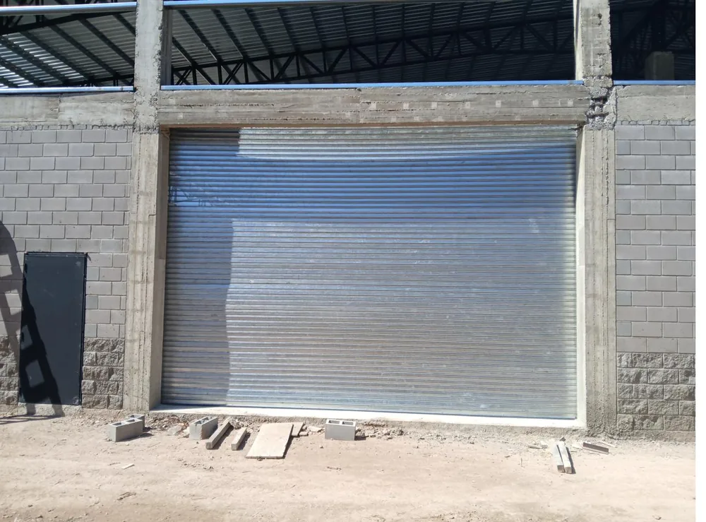 Cortina metálica instalada y terminada en comercio