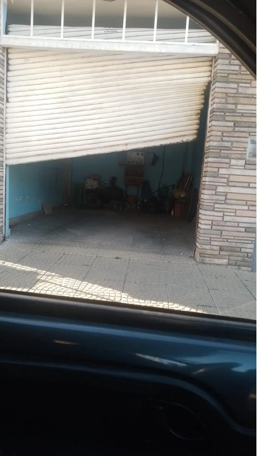 Persiana met&aacute;lica de local reparada